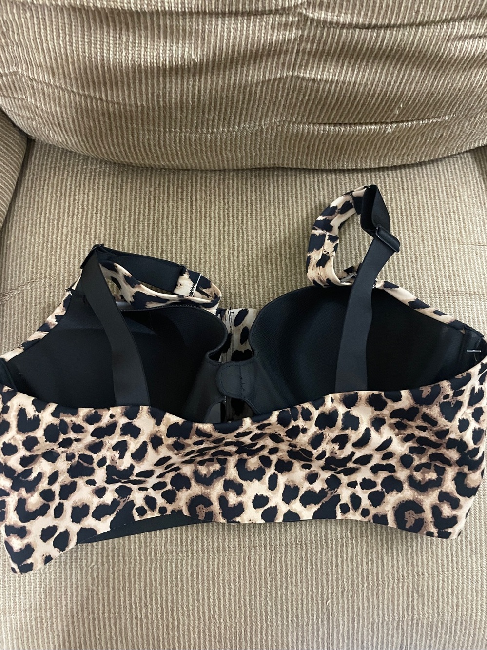 Victoria's Secret Black & White Leopard-Trim Bra - Picture 2 of 5